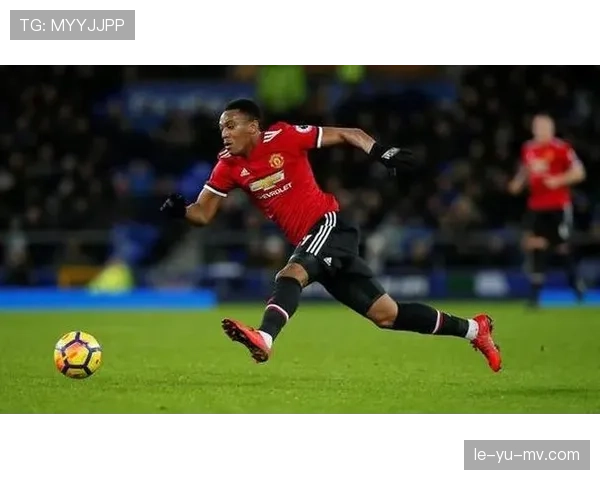 南安普顿边路进攻持续提升，战术执行展现清晰走势