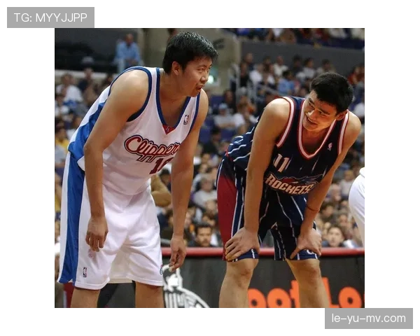 菜市场看到姚明拎塑料袋结账，那一刻明星变成隔壁大叔