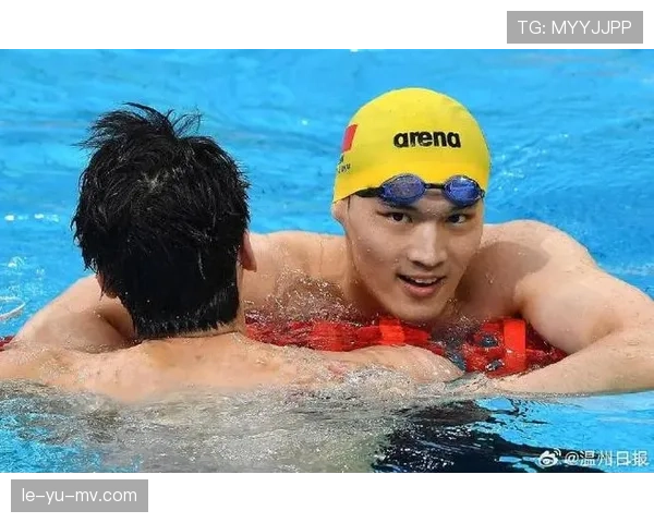 徐嘉余家的冰箱里塞满了能量胶，连饮料都按训练时段分装